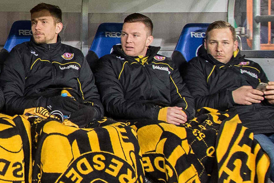 Nur noch Bankdrücker! Jannik Müller (l., mit Haris Duljevic) wurde von Marcel Franke aus der Dynamo-Stammelf verdrängt.