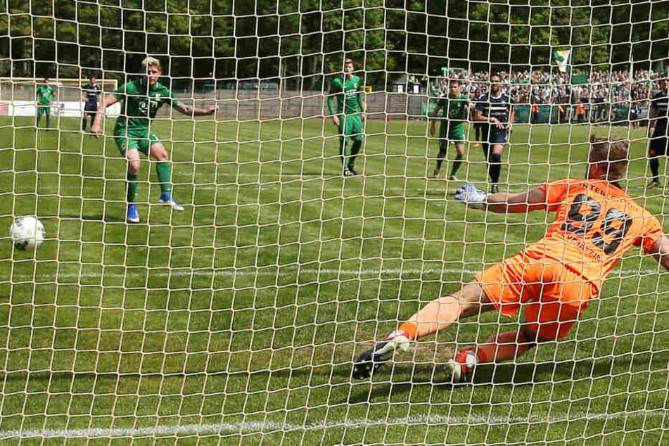 Kai Druschky verwandelte wie schon gegen Luckenwalde auch am Sonntag beim FC International einen Elfmeter sicher.
