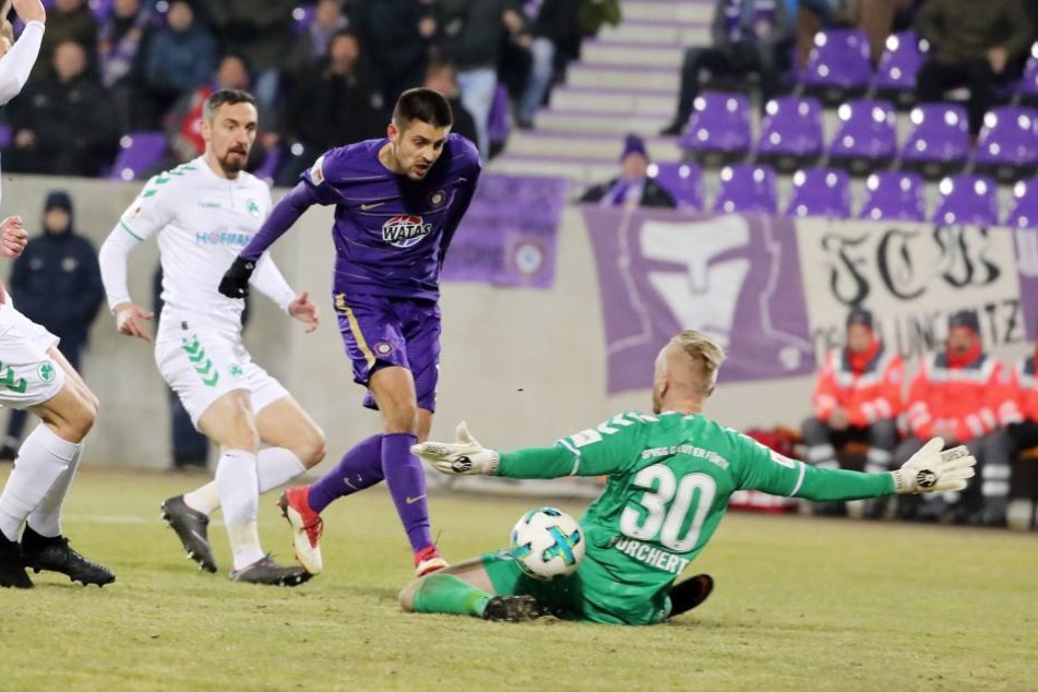 Was Dimitrij Nazarov (l.) fehlt, ist ein Tor. Im letzten Heimspiel gegen Fürth war er nah dran, scheiterte aber an SpVgg-Keeper Sascha Burchert.