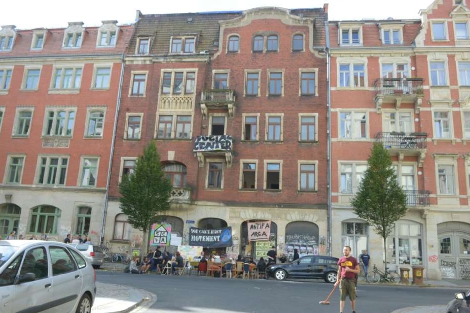 Linke haben seit Sonnabend ein Haus in der Lößnitzstraße in Dresden besetzt.