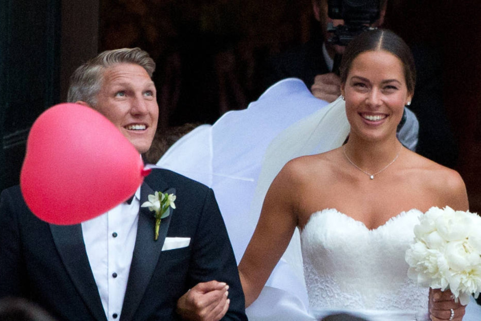 Überglücklich: Ana Ivanovic (29) und Bastian Schweinsteiger (32) nach der kirchlichen
Zeremonie am 13. Juli 2016.