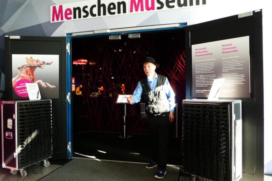 Plastinator Gunther von Hagens (73) darf auch künftig Besucher in seinem "Menschen Museum" begrüßen.