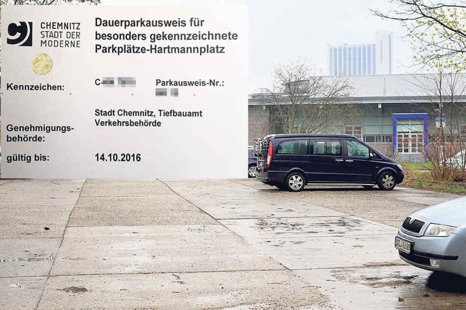 Hinter der Hartmannhalle können
Stadträte kostenfrei parken,
wenn sie zu Sitzungen müssen.