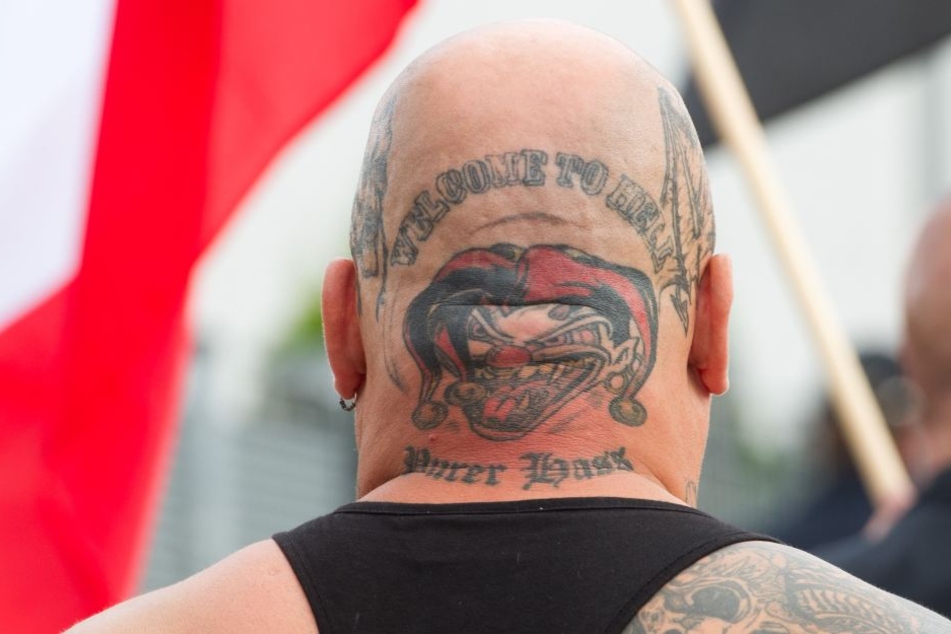 Die Zahl der politischen Straftaten, die der rechten Szene zugerechnet werden, ging im vergangenen Jahr zurück. (Symbolbild)