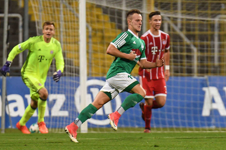 Der FSV nimmt Testspieler Fabian Schnabel (vorn) von Regionalligist SV Schalding-Heining unter Vertrag.
