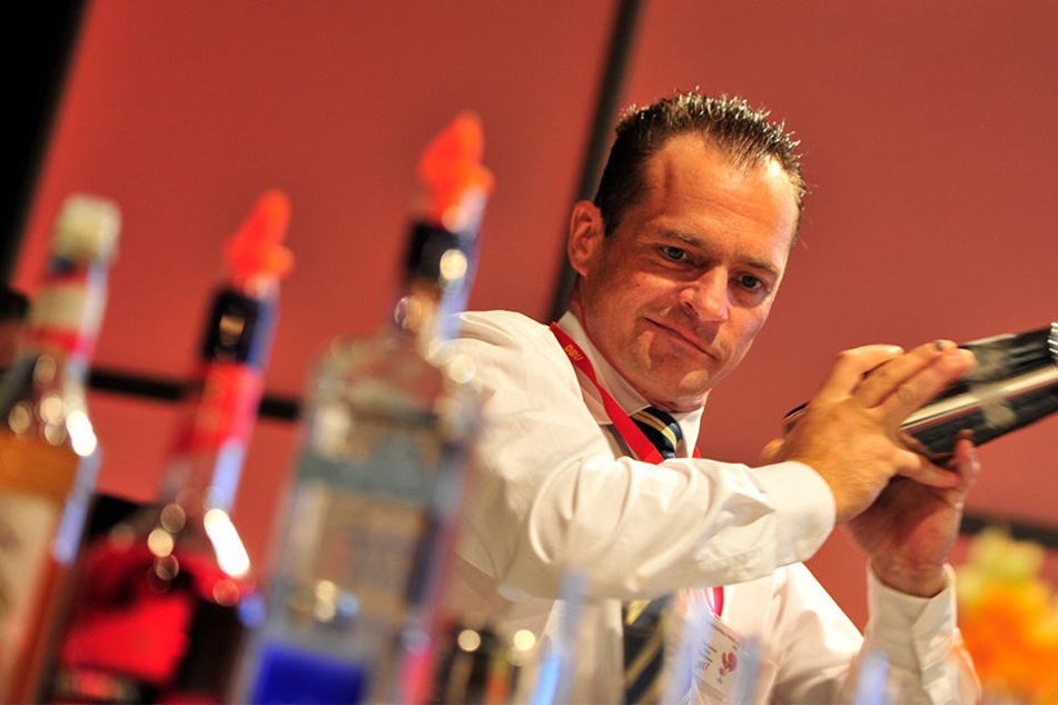 Die Barkeeper in Bars, Kneipen und Restaurants bekommen nun mehr Geld (Symbolbild).