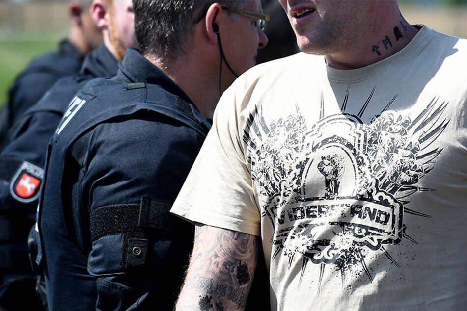 Rechtsextremisten werden genauso wie Islamisten vermehrt abgehört. (Symbolbild)