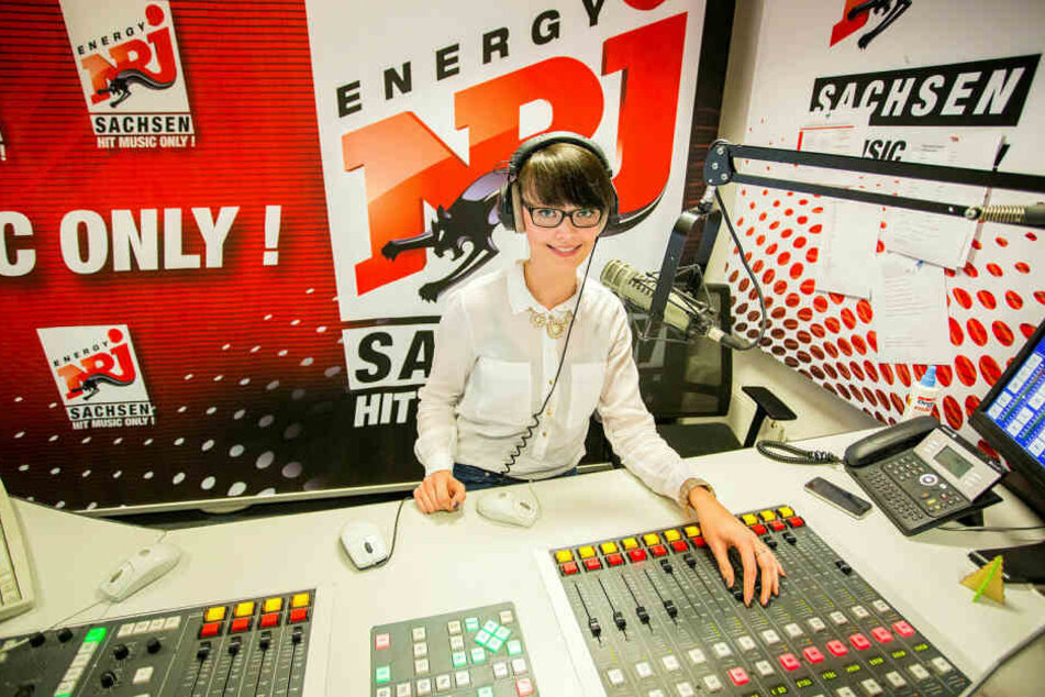Oktober 2014, der Start als Morningshow-Moderatorin: Franzi guckt etwas schüchtern in die Kamera, hat ihre Hand zaghaft auf die Regler gelegt.