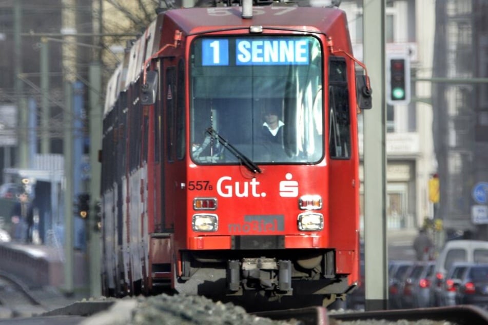 Die Stadtbahnen der Linie 3 fahren aus der Stadt kommend nur bis zur Haltestelle "Auf der Hufe". (Symbolbild)