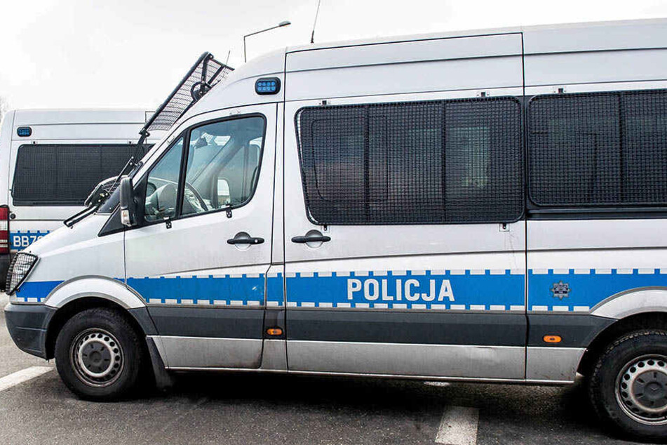 Verwandte der Familie hatten die Polizei informiert. Zum Motiv wird noch ermittelt. (Symbolbild)