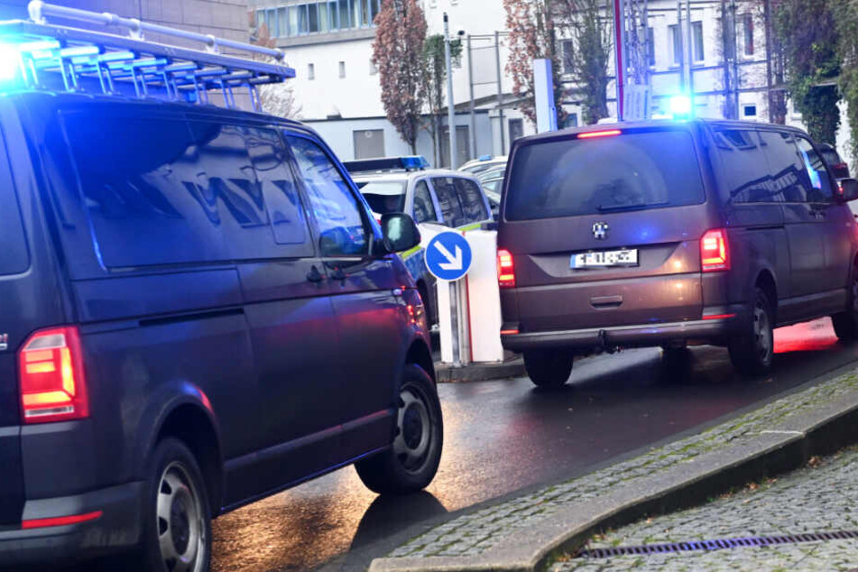 Stephan E. wurde am Mittwoch für eine weitere Vernehmung in das Polizeipräsidium Nordhessen gebracht.