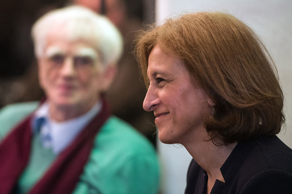 Die türkischstämmige Politikerin Canan Bayram während der Mitgliederversammlung ihrer Partei. Sie erhielt 57 von 60 Stimmen der Wahldelegierten und ist damit Ströbeles Nachfolgekandidatin.