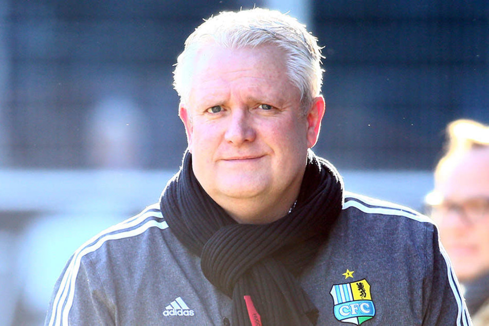Hier wirkt der CFC-Sportchef lammfromm, obwohl er doch wichtige Entscheidungen treffen muss.
