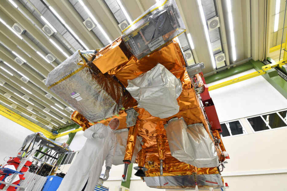Satellit "Metop C" bei der Präparation für den Start.