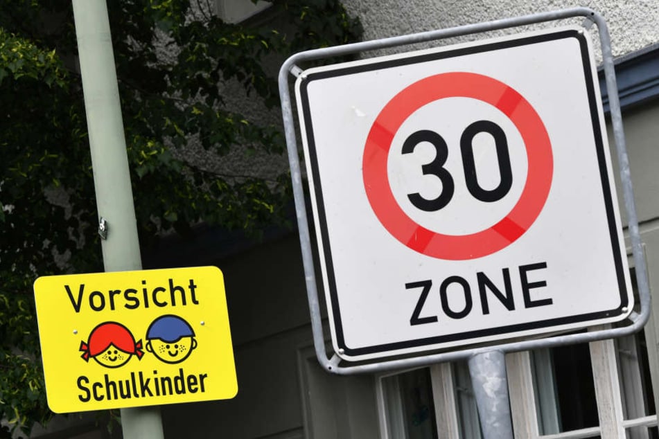 Vor den meisten Hamburger Schulen gilt die Beschränkung bereits.