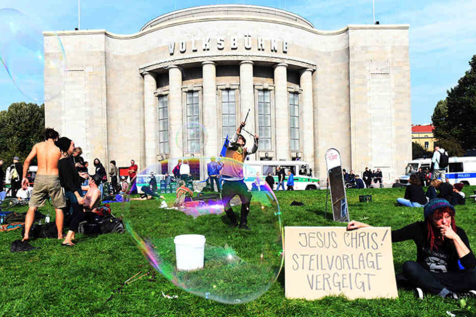 Mehrere Tage besetzten Aktivisten die Volksbühne in Berlin.