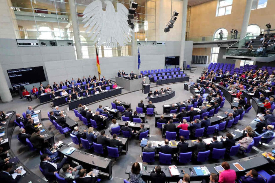 Auch für die über 700 Damen und Herren Abgeordneten im Bundestag werden keine Rentenbeiträge abgeführt. (Symbolbild)