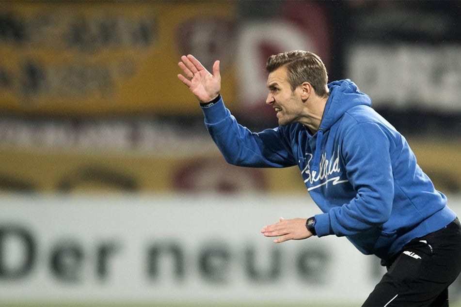 Carsten Rump steht ein letztes Mal an der Seitenlinie des DSC Arminia Bielefeld.