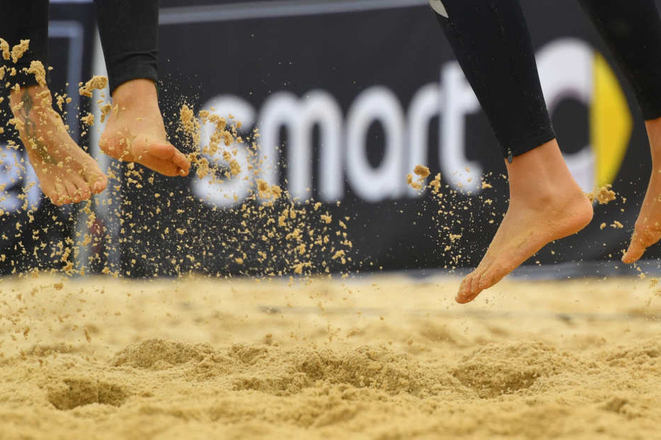 1000 Tonnen feinster Sand wurden auf dem Altmarkt für den „smart beach cup“ aufgeschüttet.