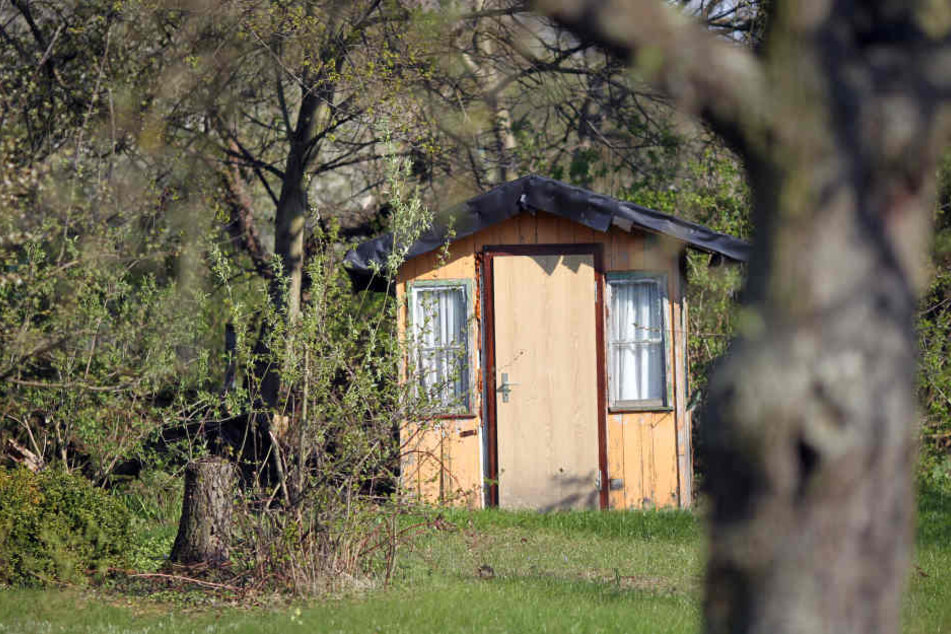 Ein 69-jähriger Mann ist in seiner Gartenlaube überfallen, gefesselt und offenbar ausgeraubt worden. (Symbolbild)