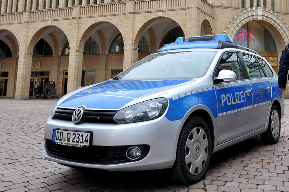 Die Polizei ermittelt gegen zwei Schläger, die sich in einem Einkaufszentrum in der Innenstadt geprügelt haben.