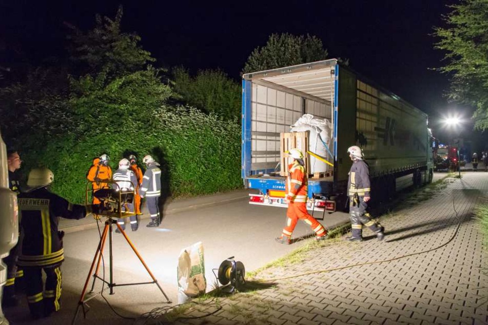 Die Kameraden sicherten die Einsatzstelle ab.