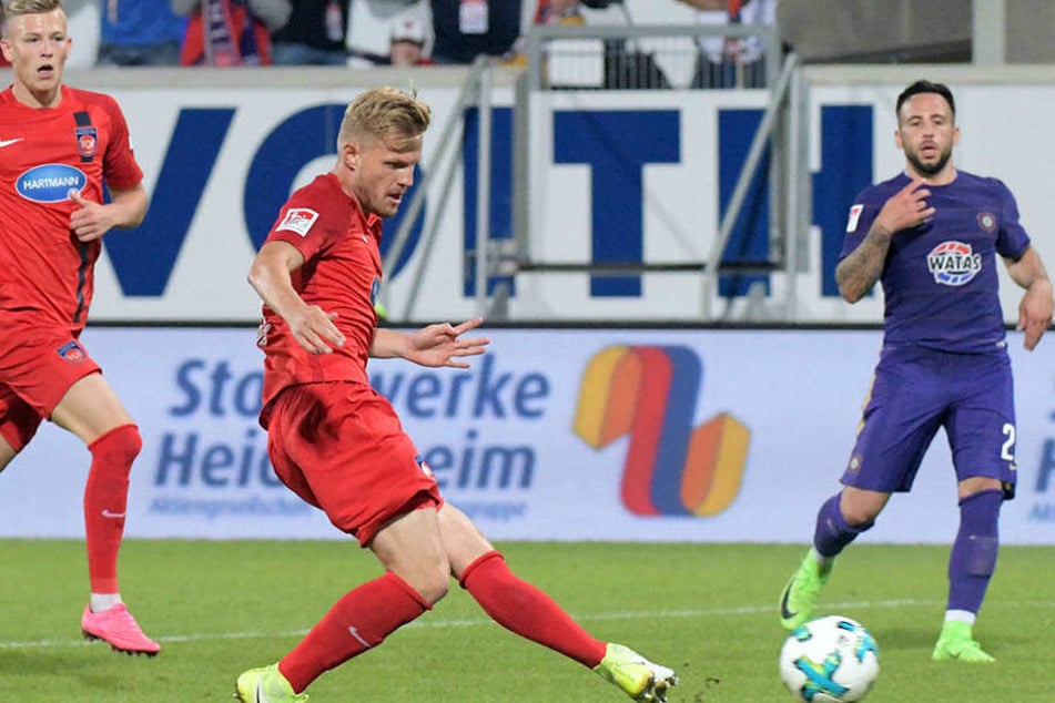 Die Entscheidung! Marcel Titsch-Rivero trifft zum 2:1 für Heidenheim.