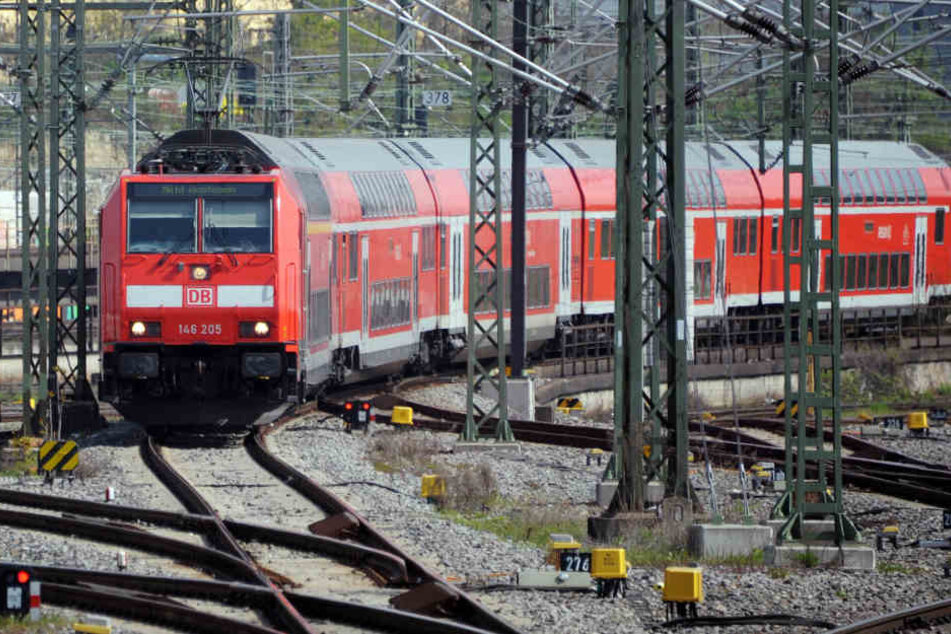 Auslöser war ein liegengebliebener Zug. (Symbolbild)