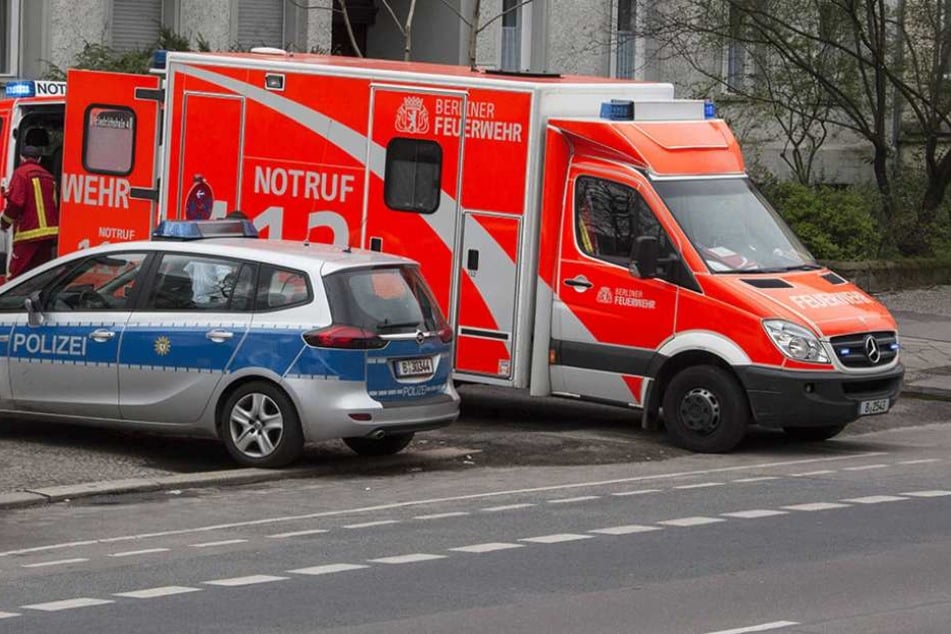 Polizei und Rettungskröfte rückten in der Flüchtlingsunterkunft an (Symbolfoto).