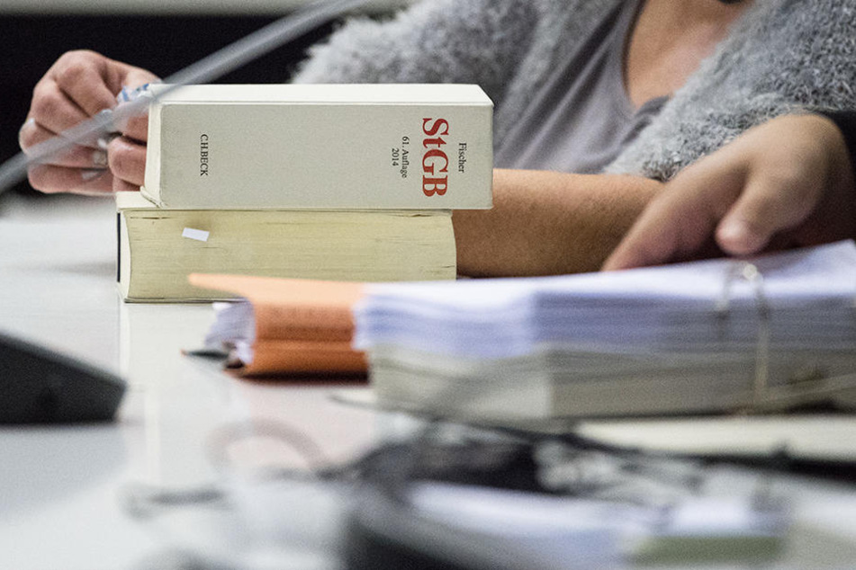 Jutta V. ist mit anderen Betreibern angeklagt.