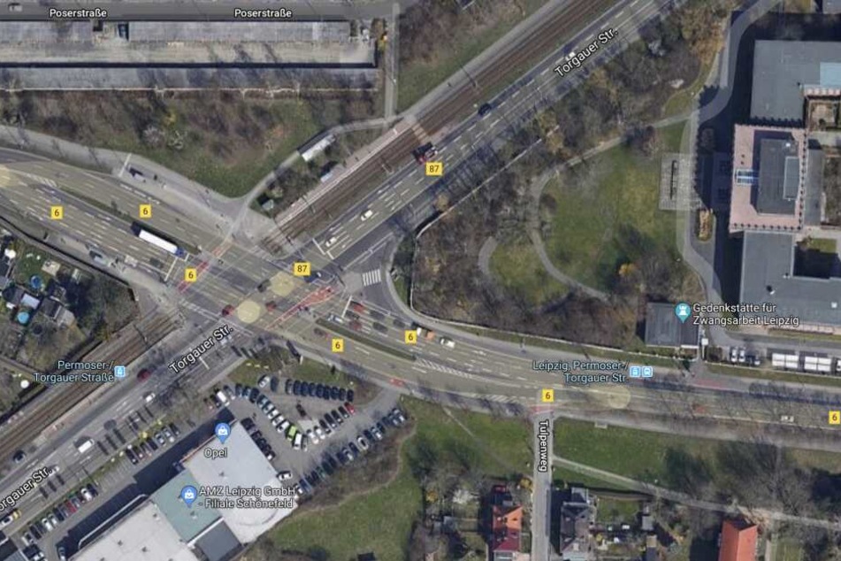 1. Angriff in Leipzig: An der Haltestelle Torgauer Straße/Permoserstraße wurde am Abend des 19. November ein 27-jähriger Fußballspieler mit Reizgas und Schlagring attackiert.