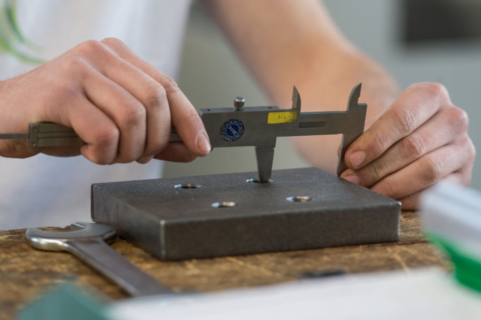 Angesichts des Fachkräftemangels könnte sich die Arbeitsagentur vorstellen, Menschen über 25 Jahren eine Ausbildung machen zu lassen.