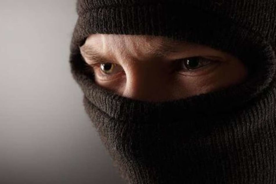 Beim Anblick der Polizisten bekamen die beiden Räuber plötzlich Panik. Als sie flüchteten, wurden die Beamten auf sie aufmerksam. (Symbolbild)