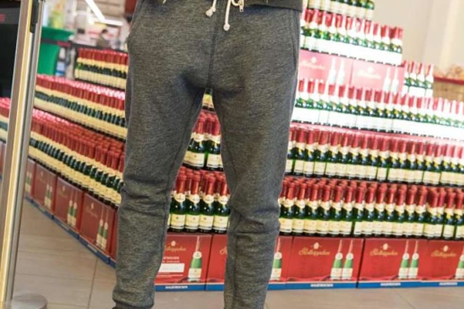 Der Exhibitionist entblößte sich im Supermarkt vor einer 21-Jährigen. (Symbolbild)