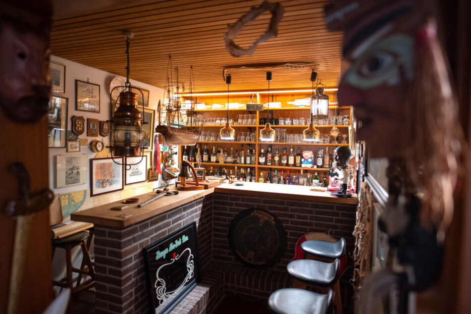Die Hausbar "Ottis Bar" im Wohnhaus von Ex-Bundeskanzler Helmut Schmidt. Das Wohnhaus von Ex-Bundeskanzler Schmidt und seiner Frau Loki wird am 5. April für Führungen geöffnet.