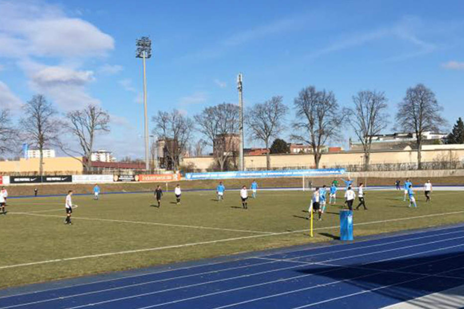 Gegen Viktoria Berlin steuerte Lok Leipzig den Auswärtssieg an - nach vier Spielabsagen in Folge.