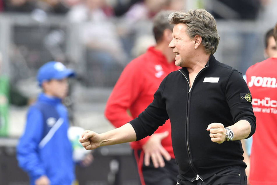 Jeff Saibene (49) freute sich sichtlich über den Sieg gegen Nürnberg.
