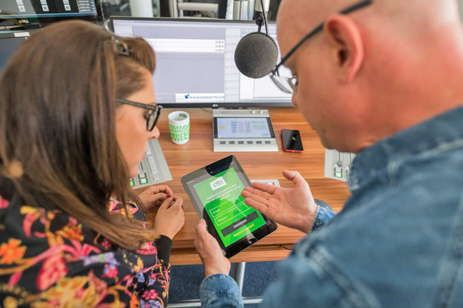 RADIO PSR-Moderatoren Steffen Lukas und Claudia Switala testen die neue App auf Herz und Nieren.