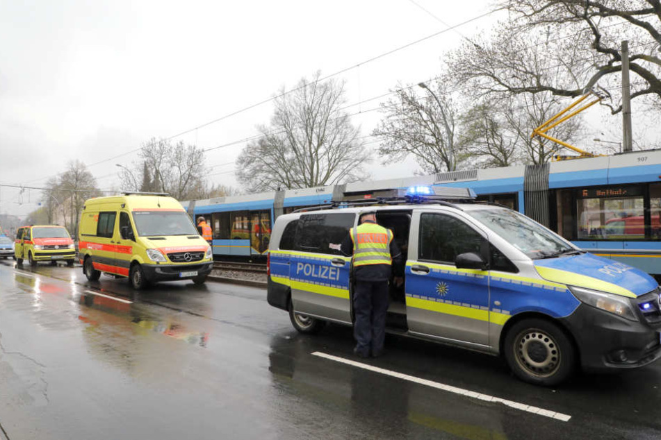 Die Rettungskräfte versuchten den Rentner zu reanimieren, doch die Verletzungen waren zu schwer.