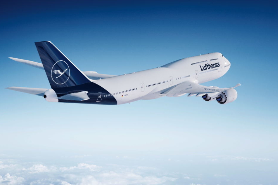 Die Computer-Darstellung zeigt eine Boeing 747-8 der Lufthansa, besser bekannt als Jumbo-Jet.