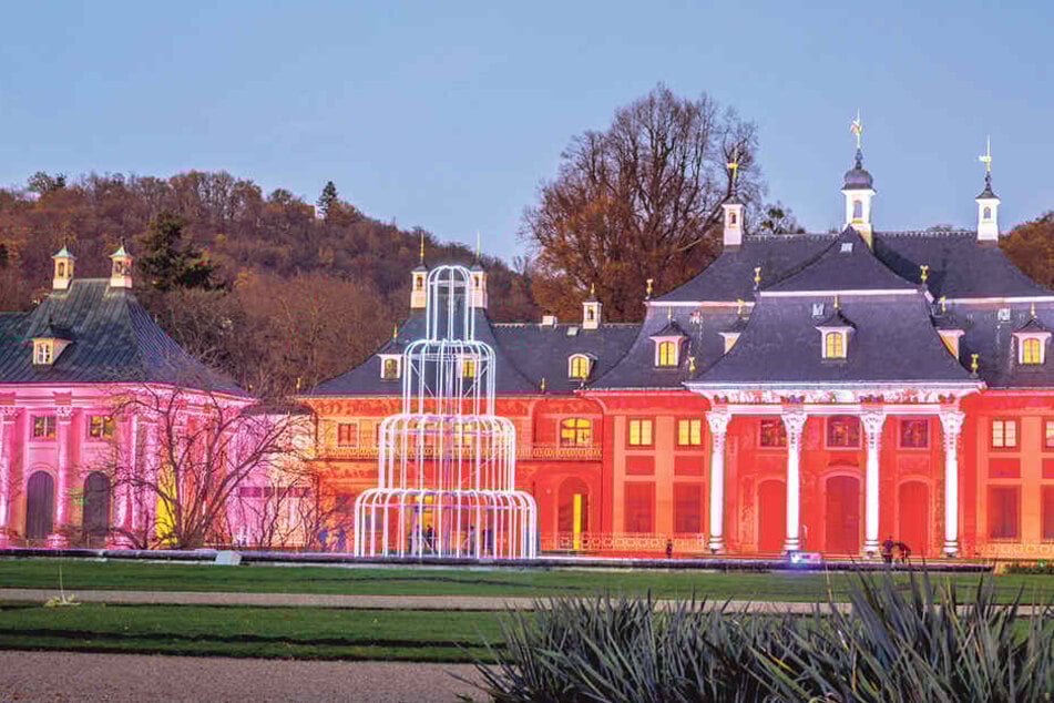 Pillnitz - ein Lichtermeer. Der Schlossparker strahlt ab sofort allabendlich in heimeligen Farben.