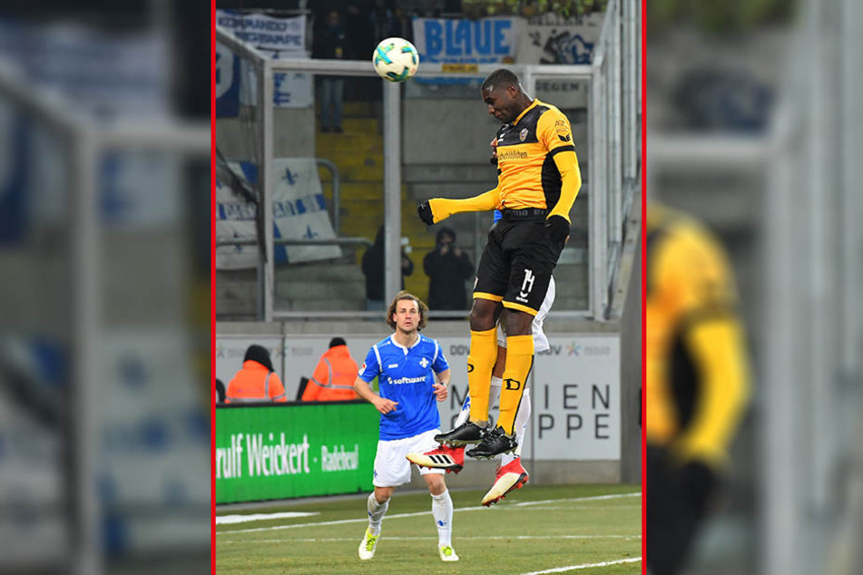 Ein echtes Kopfball-Ungeheuer, doch leider hat das Peniel Mlapa (r.) bei Dynamo bisher zu wenig gezeigt.