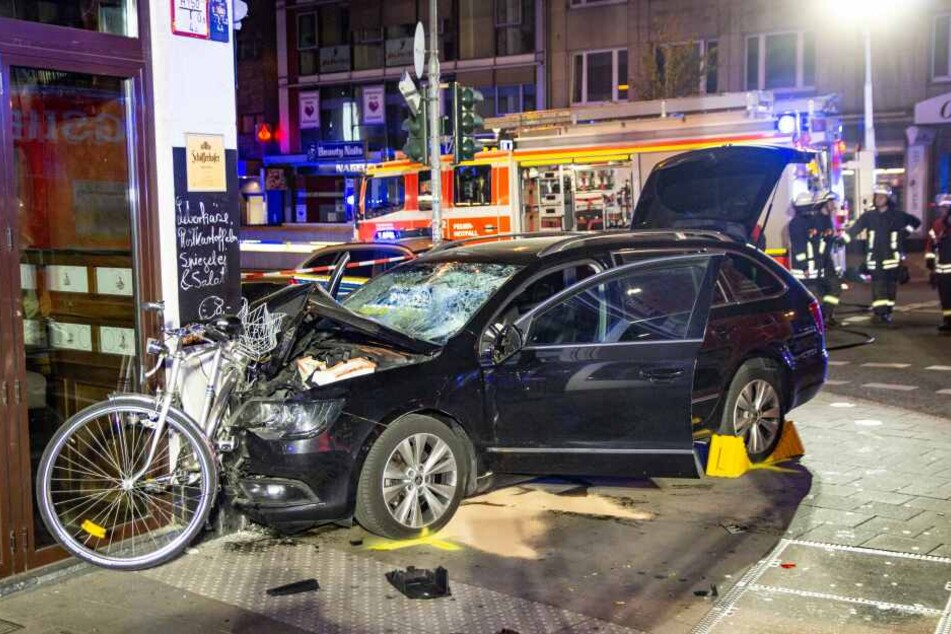 Bei dem Unfall wurden vier Menschen verletzt.