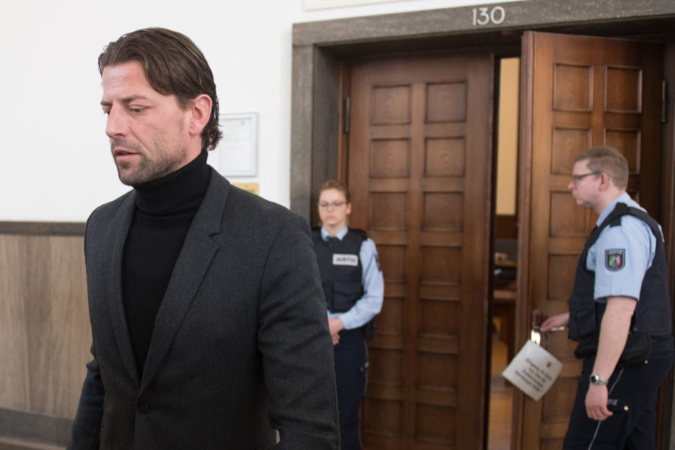 Der ehemalige BVB-Torhüter Roman Weidenfeller im Gerichtssaal. Er sagt: "Der Anschlag hat mein Leben verändert."