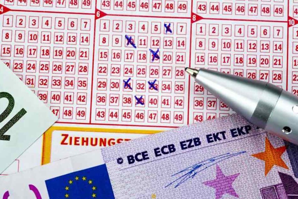 Der gute, alte Lottoschein - mit 58 Prozent Spieleinsatz-Anteil ist „6 aus
49“ noch immer das beliebteste Glücksspiel der Sachsen.