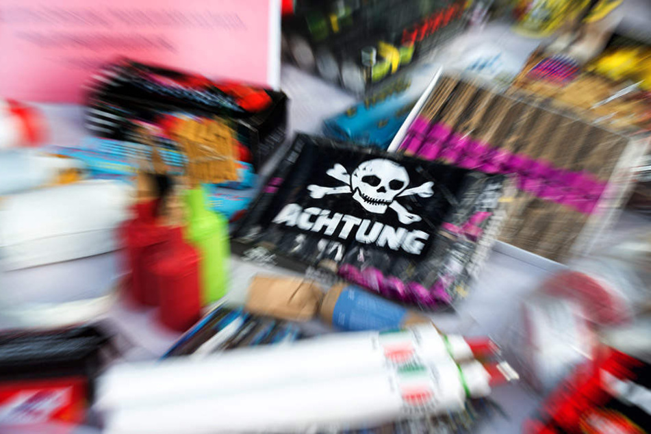Viele der entdeckten Kartons mit Feuerwerkskörpern waren aufgeweicht oder kaputt.