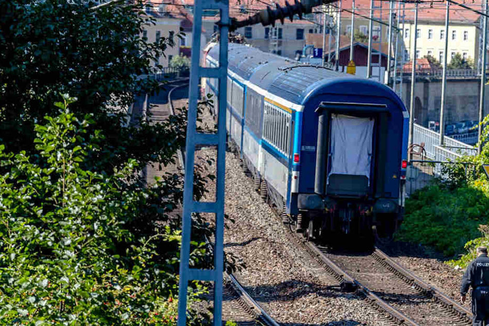 Zu einem Vorfall in der S-Bahn nach Dresden sucht die Polizei Zeugen.