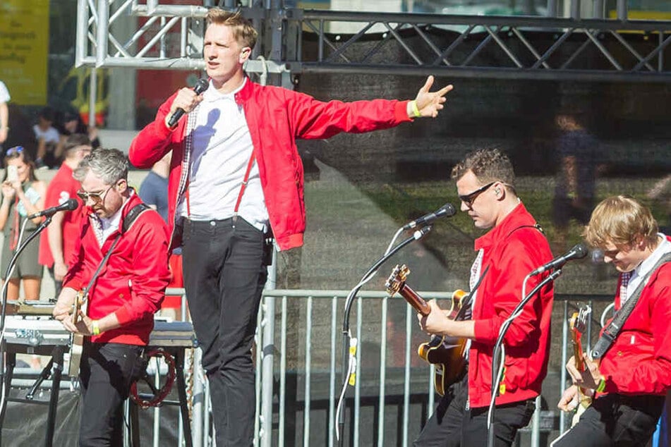 Kraftklub beim Konzert am 11. Juni vor dem Marx-Monument.