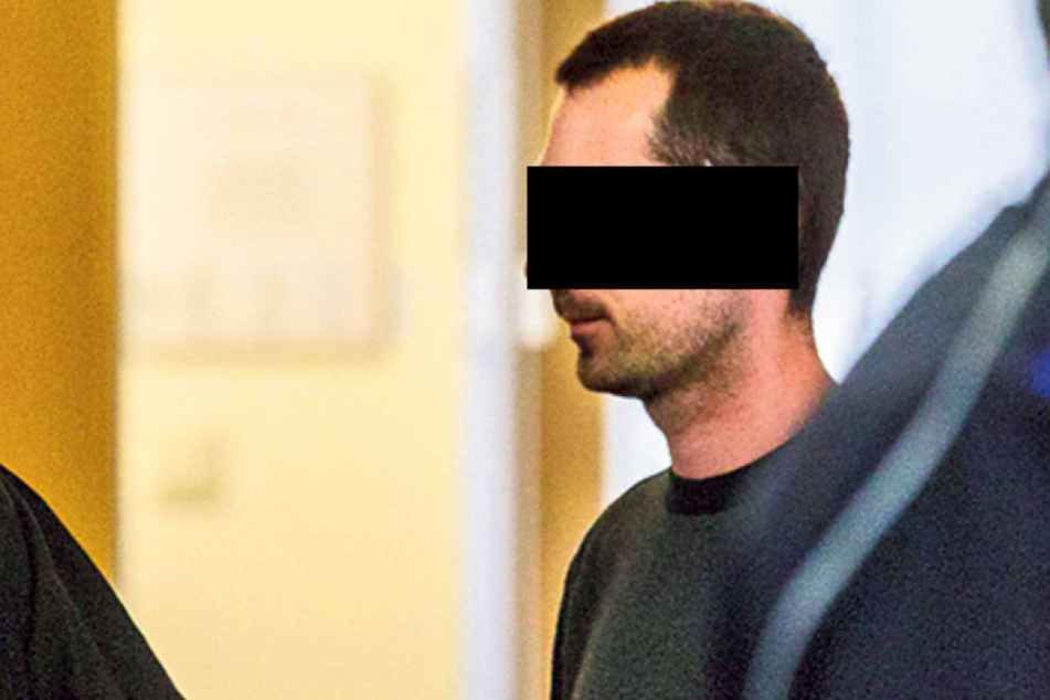 Eric S. (26) zerlegte im Suff seinen GTI und zwei Bäume.