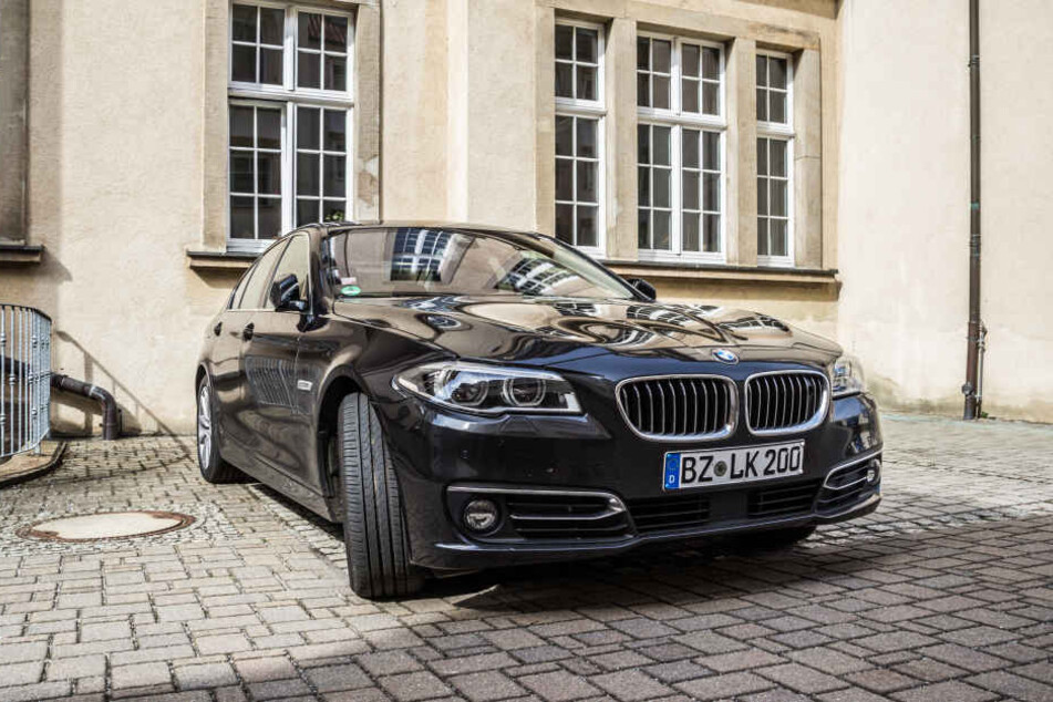 Das Dienstauto, ein 5er BMW, wurde über Nacht gestohlen.